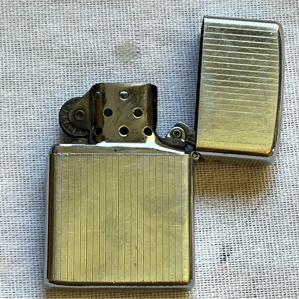 Zippo Bradford 1947-1949 Vintage Engine Turned Lighter - Picture 3 of 15